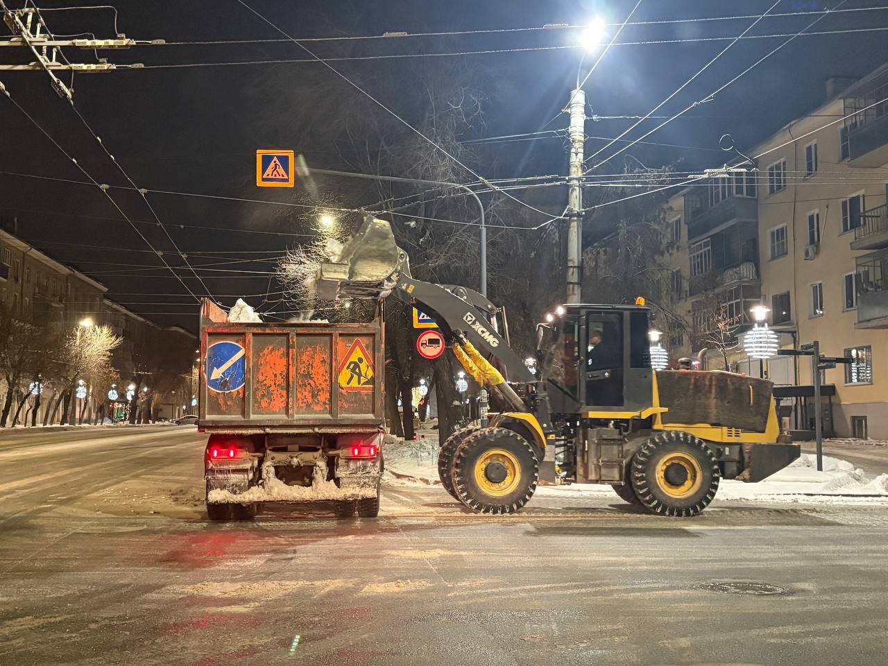 Челябинск вовсю готовят к первой рабочей неделе Челябинск вовсю готовят к первой рабочей неделе