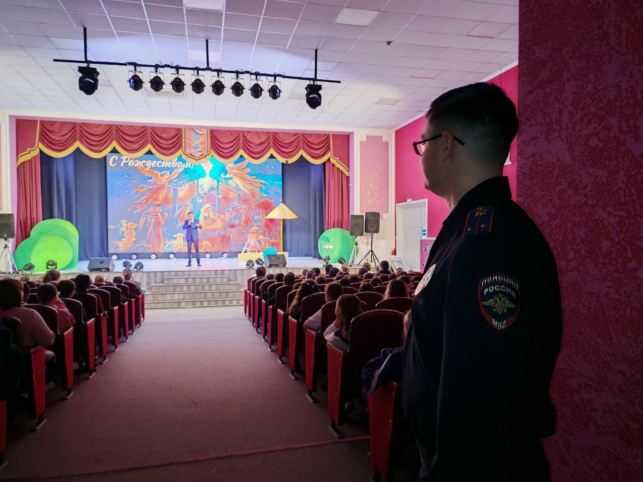 Полицейские Кизильского района обеспечили правопорядок во время проведения губернаторской елки Полицейские Кизильского района обеспечили правопорядок во время проведения губернаторской елки