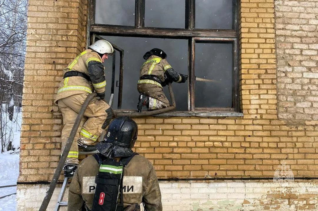 В Златоусте загорелась психиатрическая больница В Златоусте загорелась психиатрическая больница
