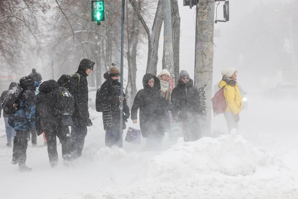 Ударили сильнейшие морозы, дети остаются дома: школьникам отменили уроки из-за сильного похолодания в Челябинске