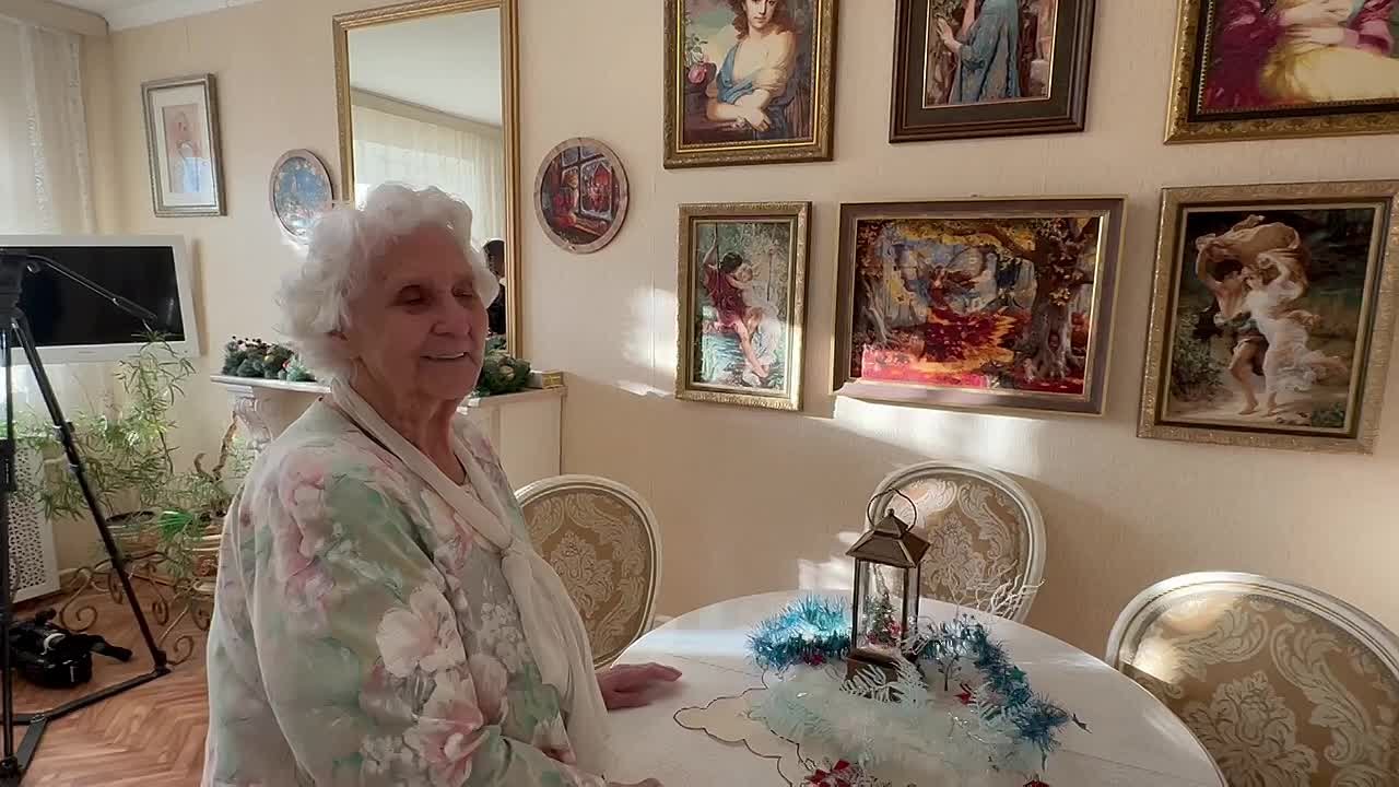 Шедевры живописи IXX века вышивает крестиком 93-летняя жительница Челябинска