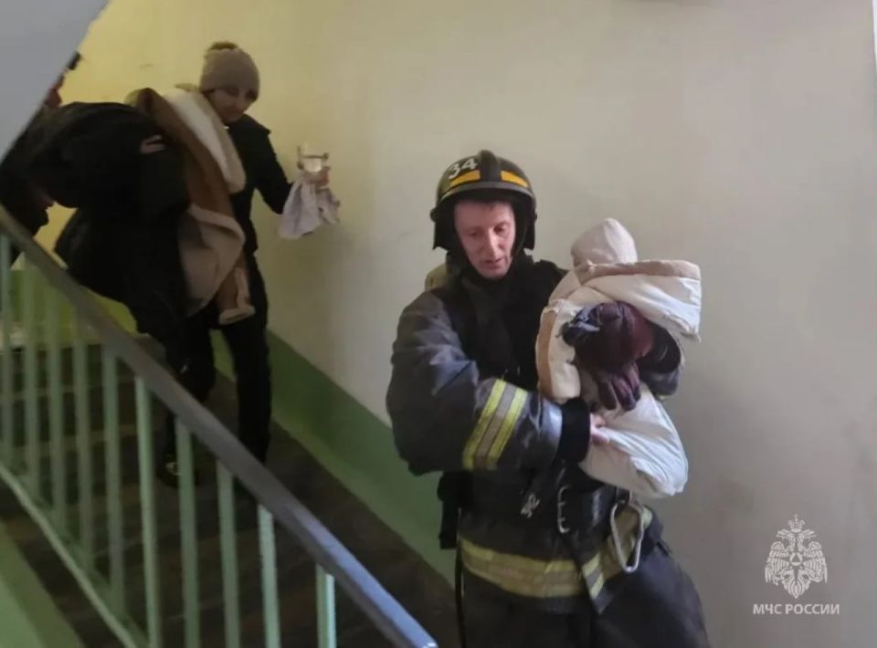 Мужчина погиб при пожаре в многоэтажке в Челябинске