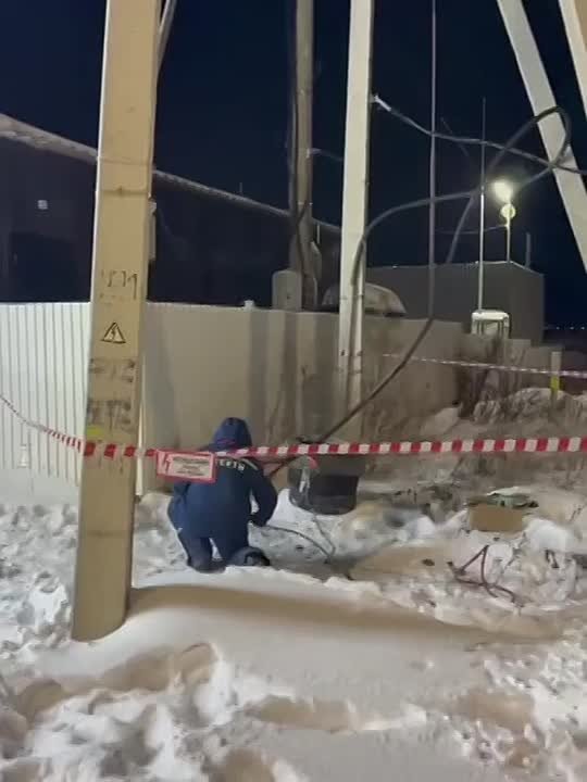 Ночью энергетики продолжают восстанавливать электроснабжение в Малиновке