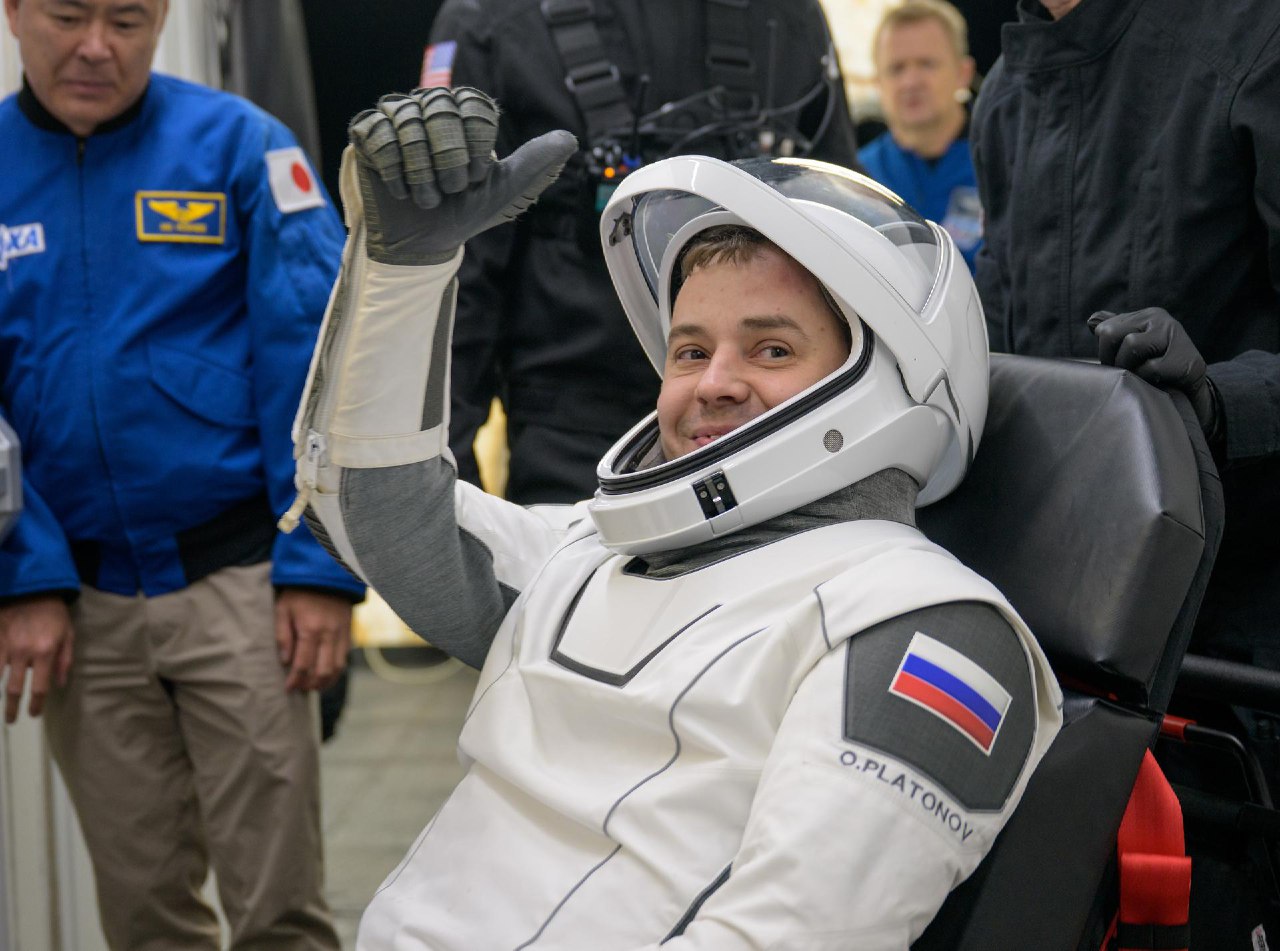 Космонавт Платонов поблагодарил Маска и США на встрече с журналистами в Хьюстоне