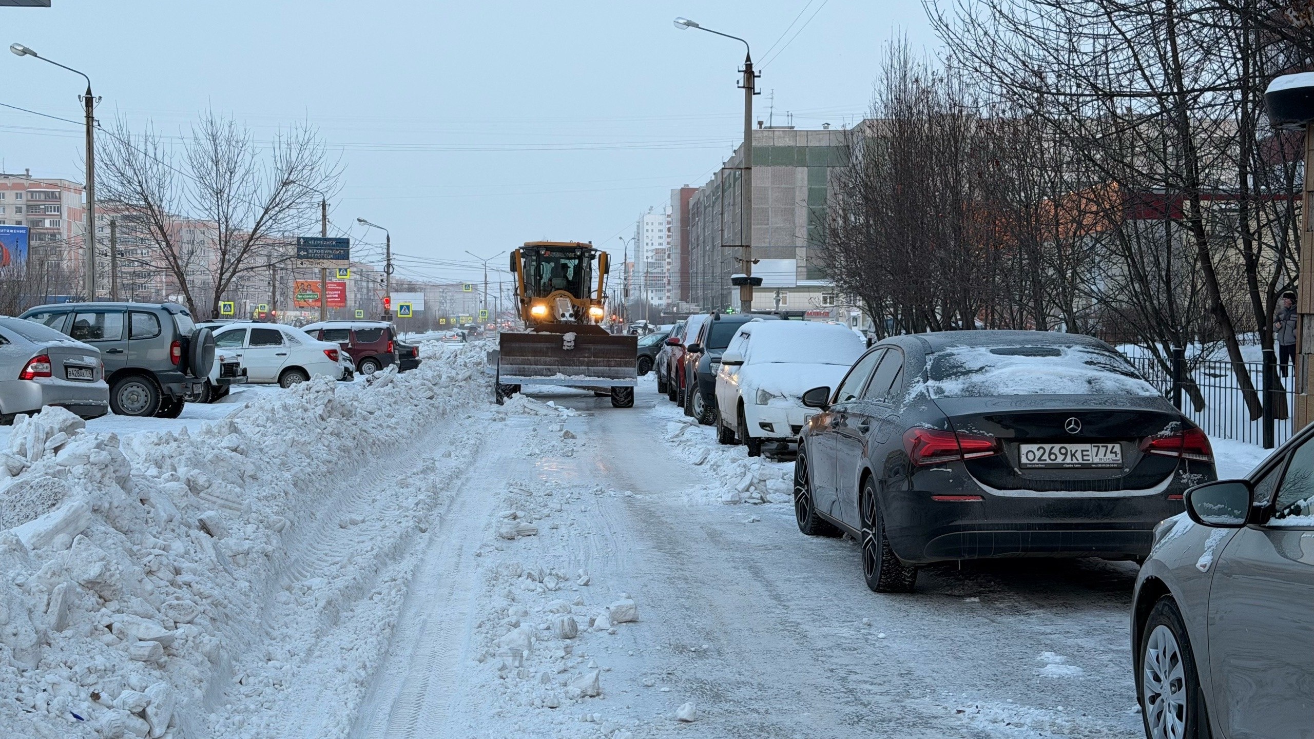 Уберите машины с обочин. Представители подрядной организации просят горожан не мешать снегоуборочной технике