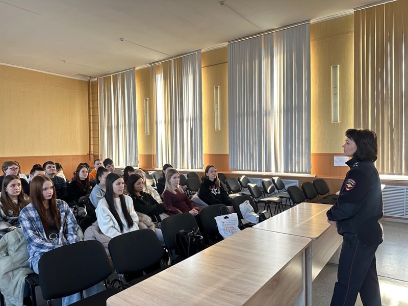 Полицейские Южноуральска поддержали Всероссийскую акцию «Студенческий десант» Полицейские Южноуральска поддержали Всероссийскую акцию «Студенческий десант»