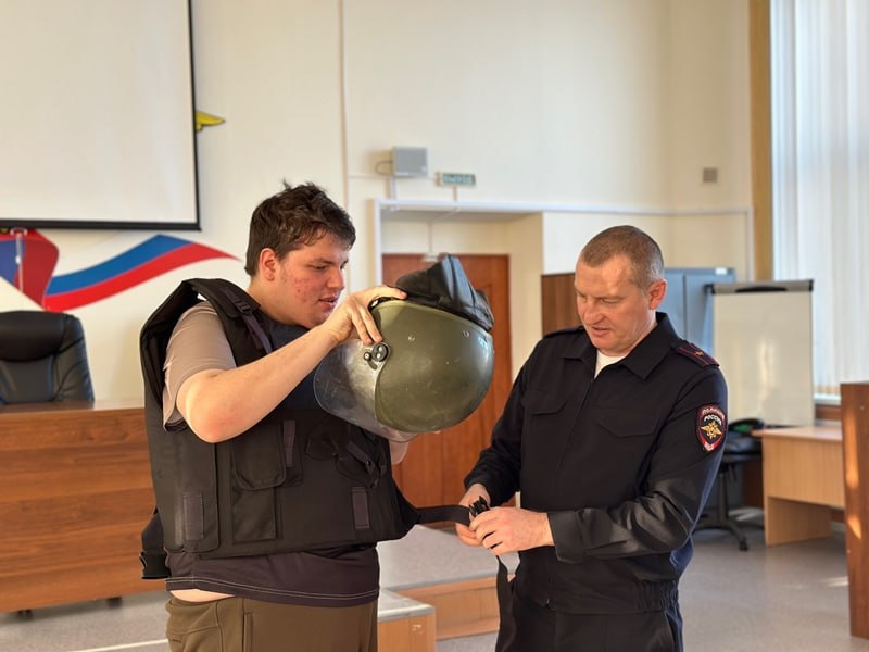Полицейские Южноуральска поддержали Всероссийскую акцию «Студенческий десант» Полицейские Южноуральска поддержали Всероссийскую акцию «Студенческий десант»