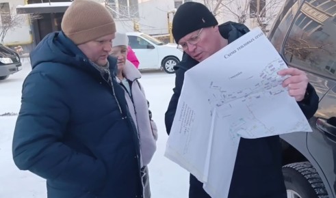 Над ликвидацией последствий коммунальной аварии работают около ста человек