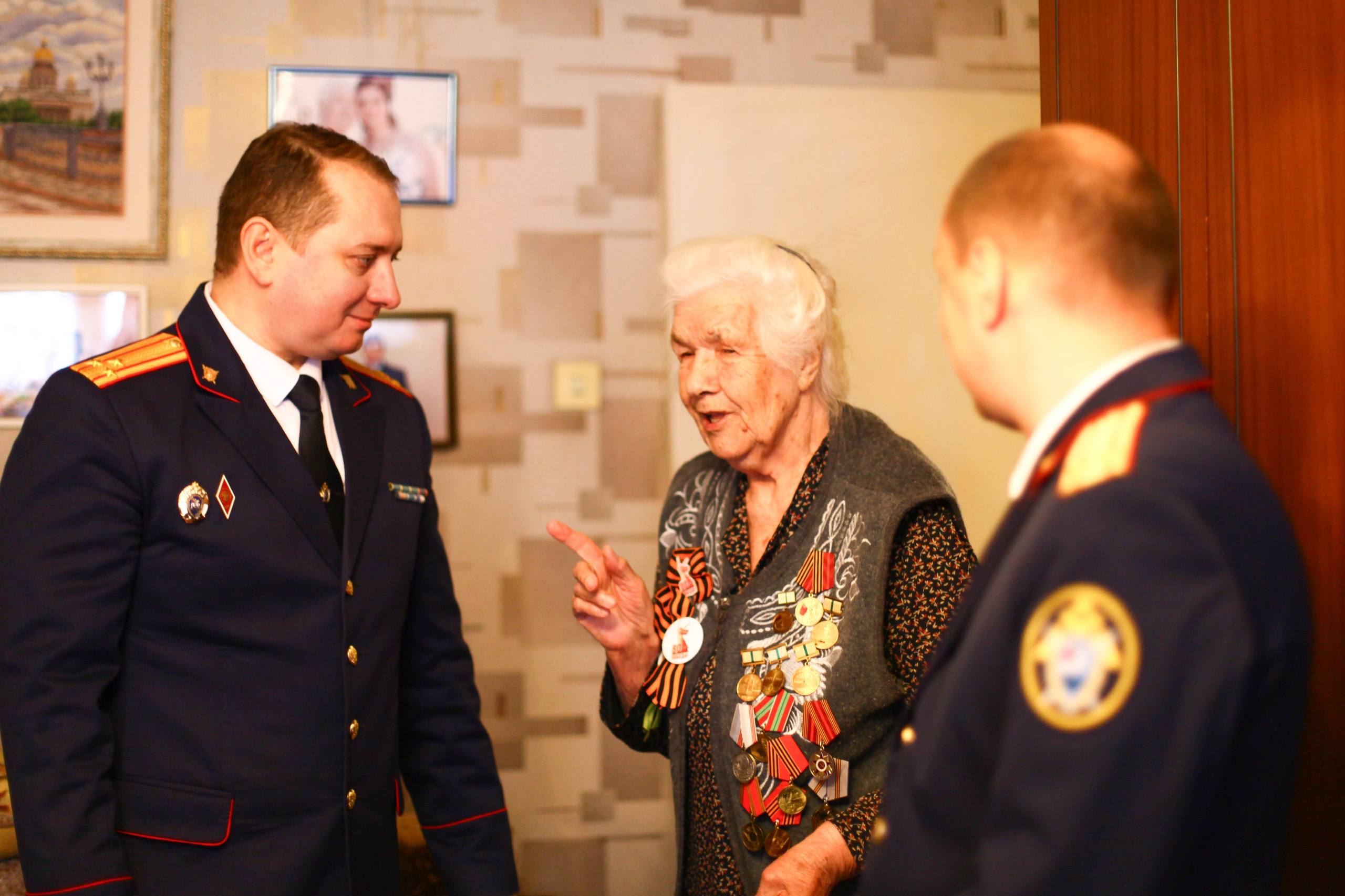 Заместитель руководителя регионального СКР в преддверии Дня снятия блокады Ленинграда навестил Кринскую Алевтину Павловну Заместитель руководителя регионального СКР в преддверии Дня снятия блокады Ленинграда навестил Кринскую Алевтину Павловну