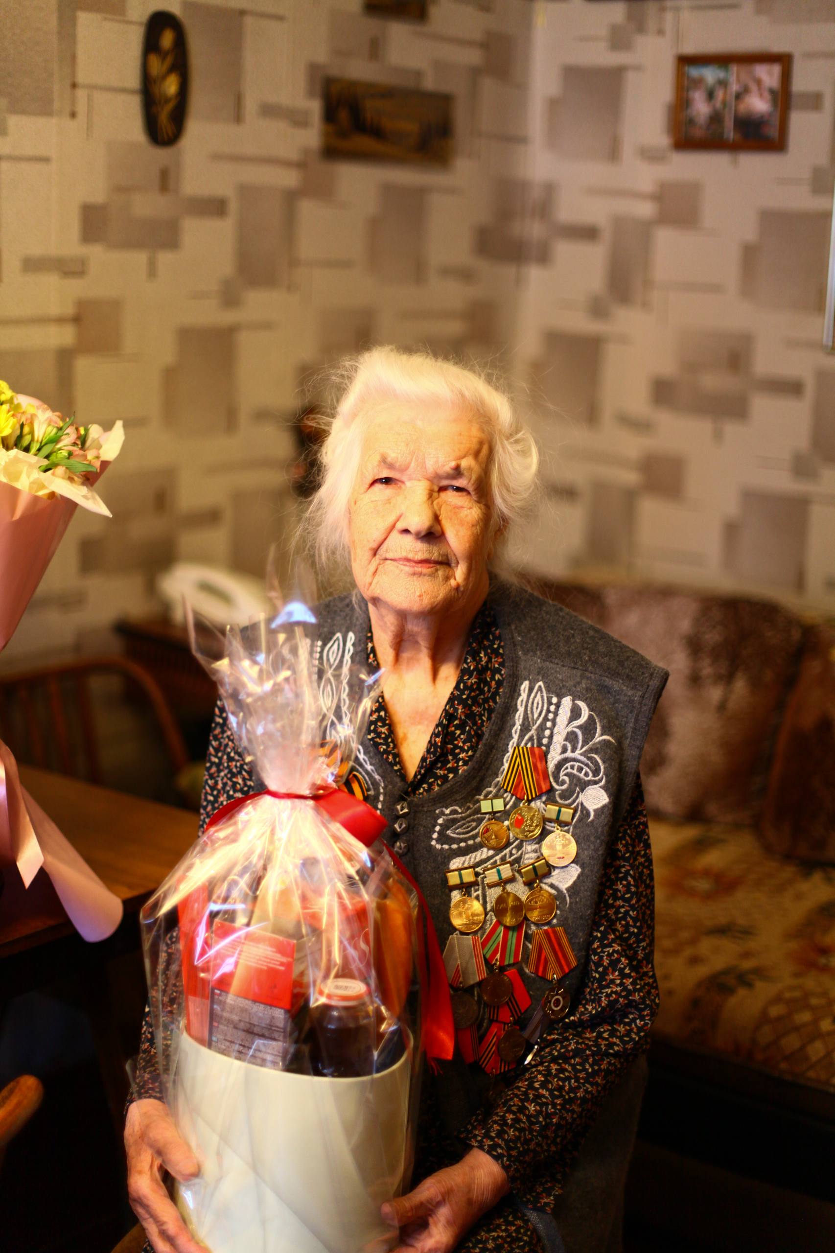 Заместитель руководителя регионального СКР в преддверии Дня снятия блокады Ленинграда навестил Кринскую Алевтину Павловну Заместитель руководителя регионального СКР в преддверии Дня снятия блокады Ленинграда навестил Кринскую Алевтину Павловну