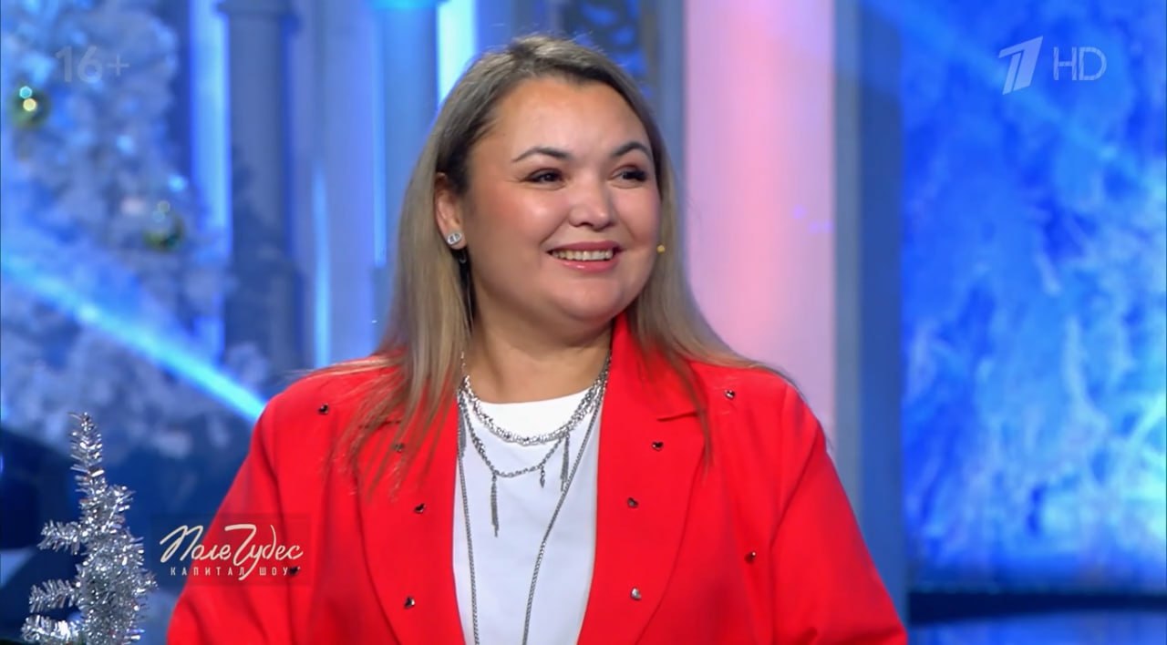 Жительница Челябинска переодела Леонида Якубовича в мерч ХК «Трактор»