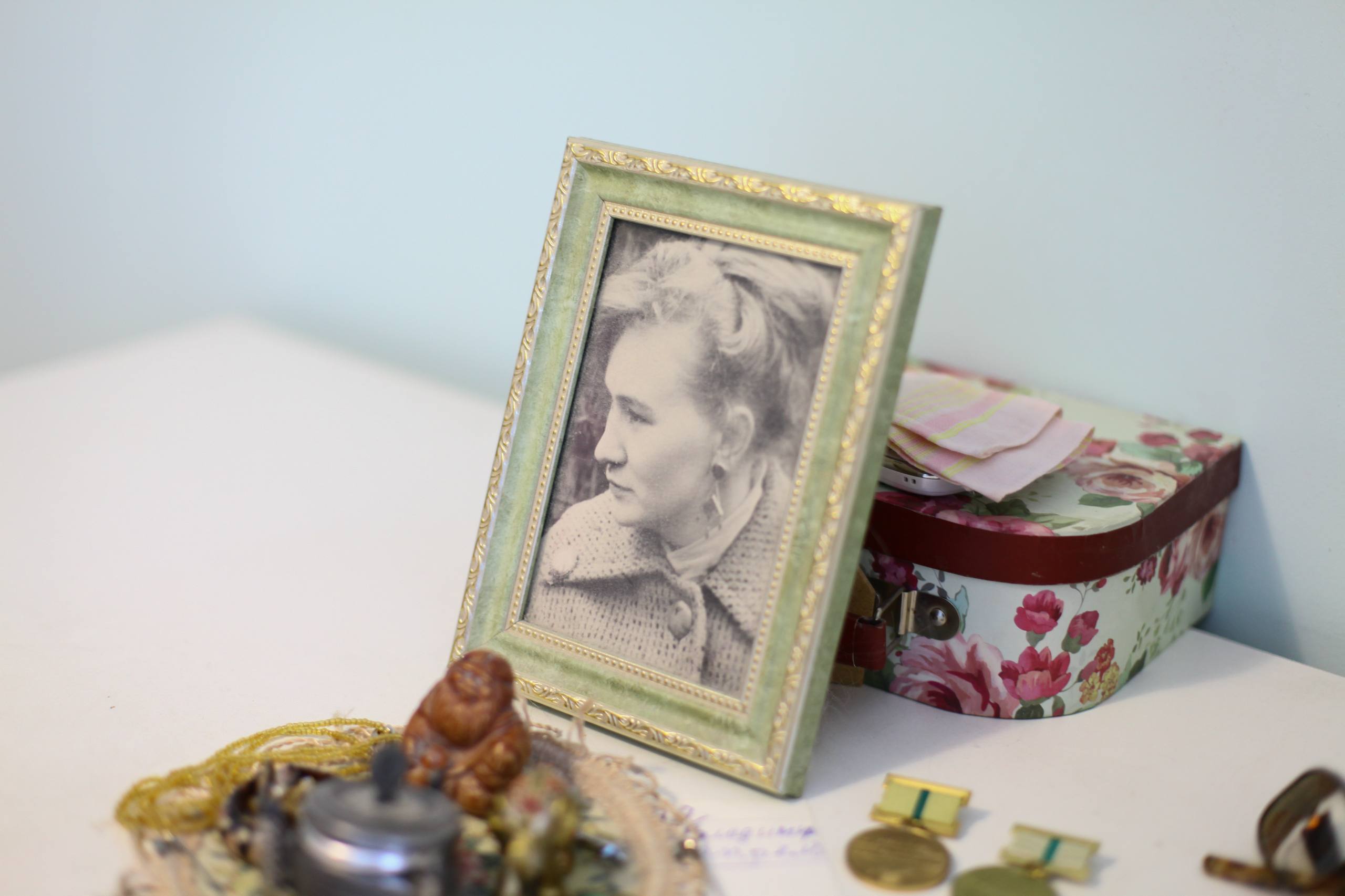 Первый заместитель руководителя СУ СК России по Челябинской области навестил жительницу блокадного Ленинграда Рыбачук Галину Константиновну Первый заместитель руководителя СУ СК России по Челябинской области навестил жительницу блокадного Ленинграда Рыбачук Галину Константиновну