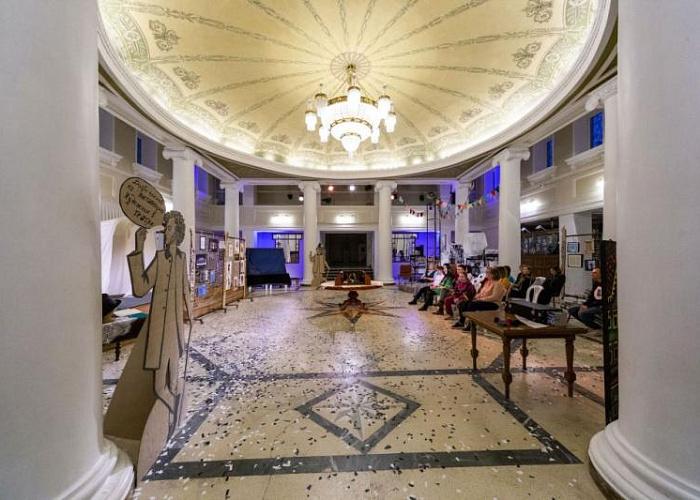 Здание театра «Манекен» в Челябинске обзавелось архитектурной подсветкой