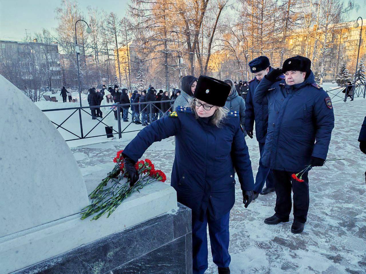 Прокуратура Ленинского района г. Челябинска приняла участие в возложении цветов, посвященном Дню снятия фашистской блокады Ленинграда советскими войсками Прокуратура Ленинского района г. Челябинска приняла участие в возложении цветов, посвященном Дню снятия фашистской блокады Ленинграда советскими войсками