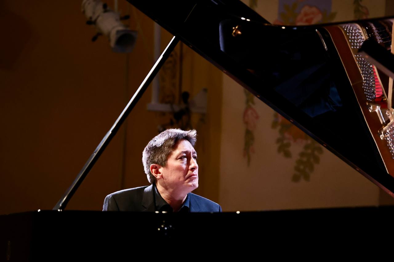 Всемирно известный пианист Фредерик Кемпф выступил в Челябинске Всемирно известный пианист Фредерик Кемпф выступил в Челябинске