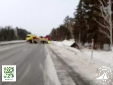 ВНИМАНИЕ, водители!. На автодороге М5 «Урал», 92 км (подъезд к Екатеринбургу) произошло ДТП с участием грузового автомобиля