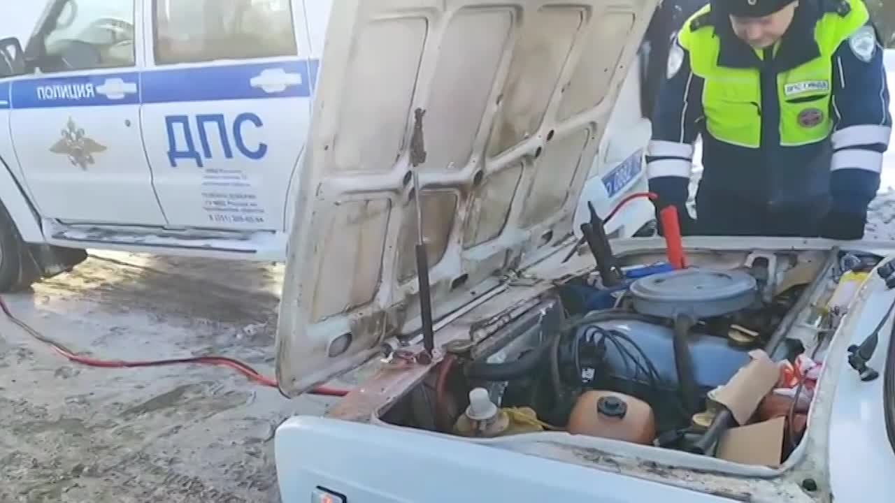 Экипаж Госавтоинспекторов Златоуста помог водителю, оказавшемуся в затруднительной ситуации на дороге