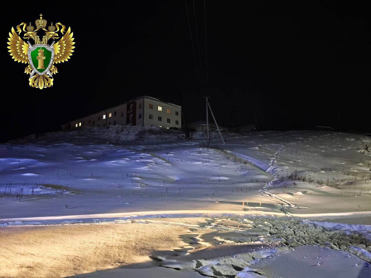 СК завел уголовное дело по факту гибели ребенка, упавшего в колодец в Нязепетровске СК завел уголовное дело по факту гибели ребенка, упавшего в колодец в Нязепетровске