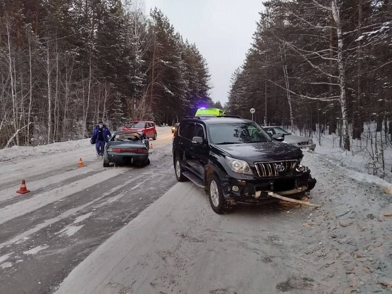 Водителя зажало в машине. Потребовалась помощь спасателей