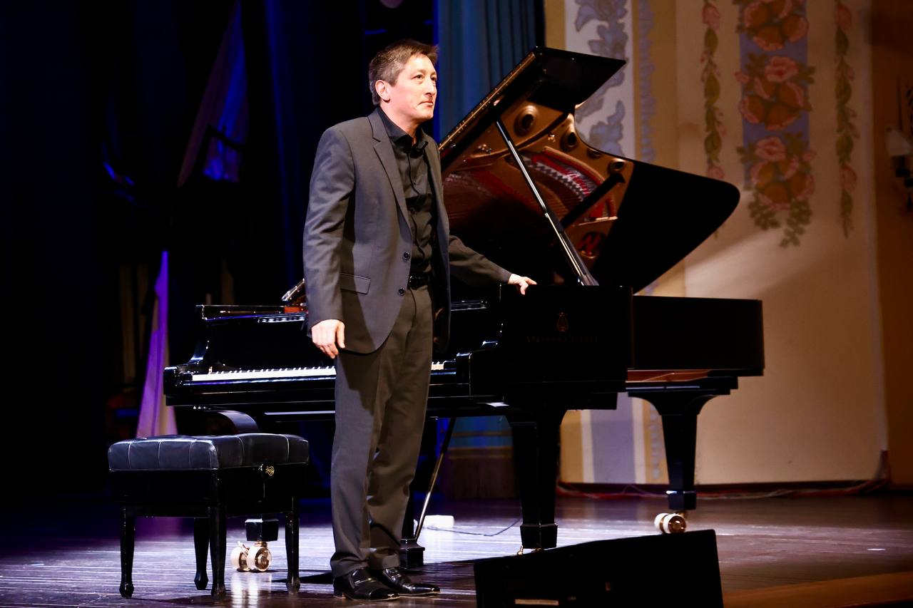 Всемирно известный пианист Фредерик Кемпф выступил в Челябинске Всемирно известный пианист Фредерик Кемпф выступил в Челябинске
