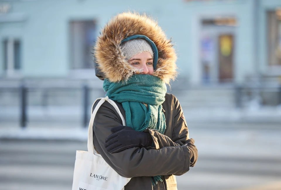Вечно мерзнете, когда все вокруг в футболках? Будто внутренний «термостат» сбился и холод пробирает до костей