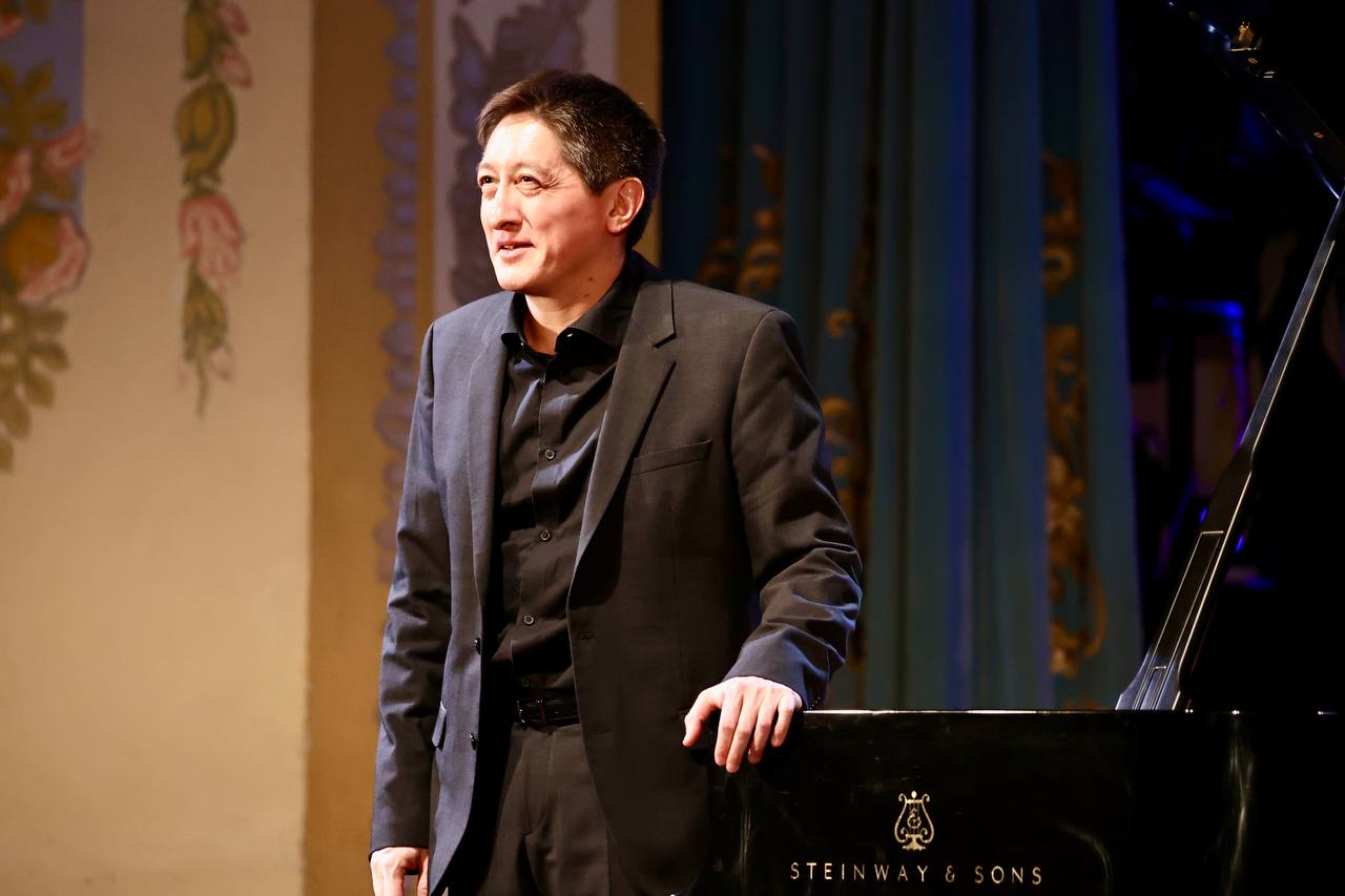 Всемирно известный пианист Фредерик Кемпф выступил в Челябинске Всемирно известный пианист Фредерик Кемпф выступил в Челябинске