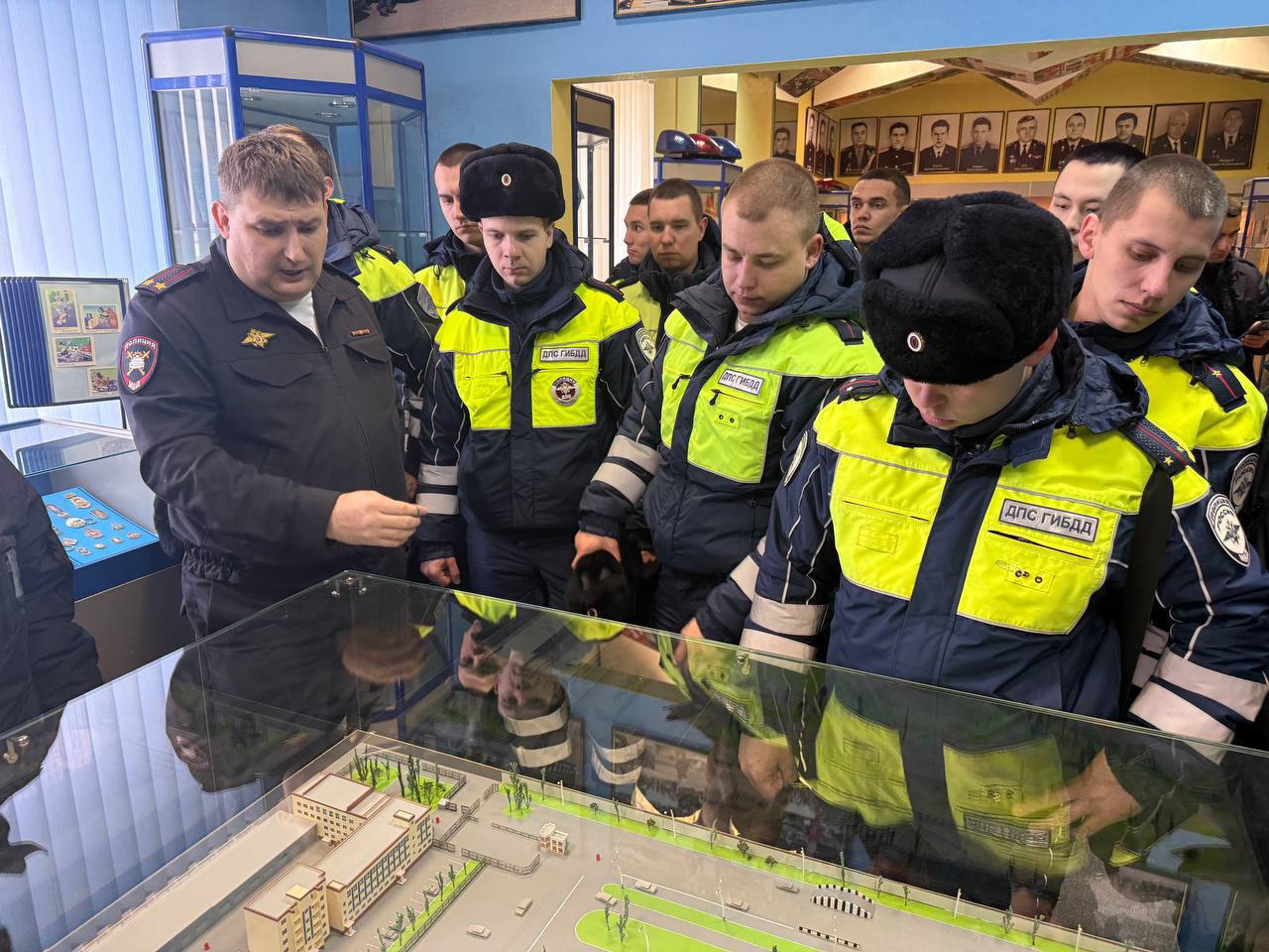 Связь поколений: в год 90-летия Госавтоинспекции новые кадры изучают историю службы в музее Связь поколений: в год 90-летия Госавтоинспекции новые кадры изучают историю службы в музее