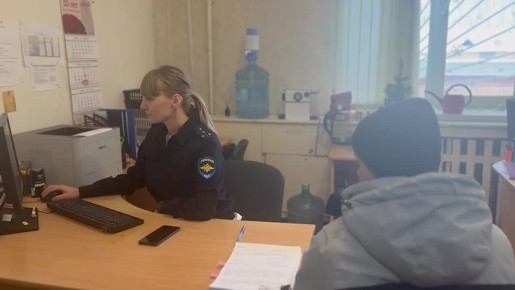 В Миассе следователи вернули владельцу похищенный смартфон