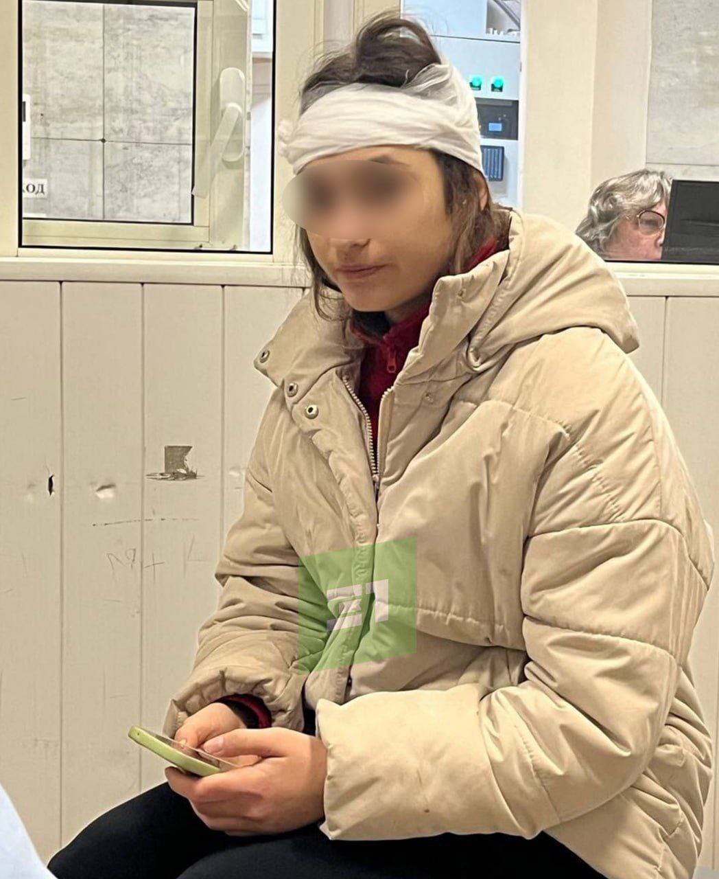 Трактор сбил дорожный знак Трактор сбил дорожный знак