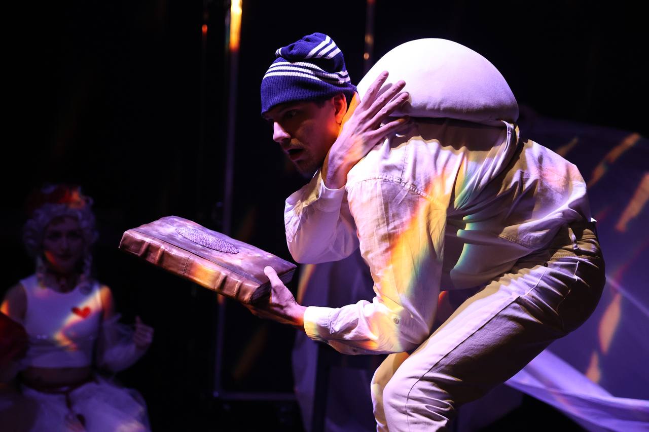 Взрослую сказку по пьесе Карло Гоцци представил челябинцам Камерный театр Взрослую сказку по пьесе Карло Гоцци представил челябинцам Камерный театр