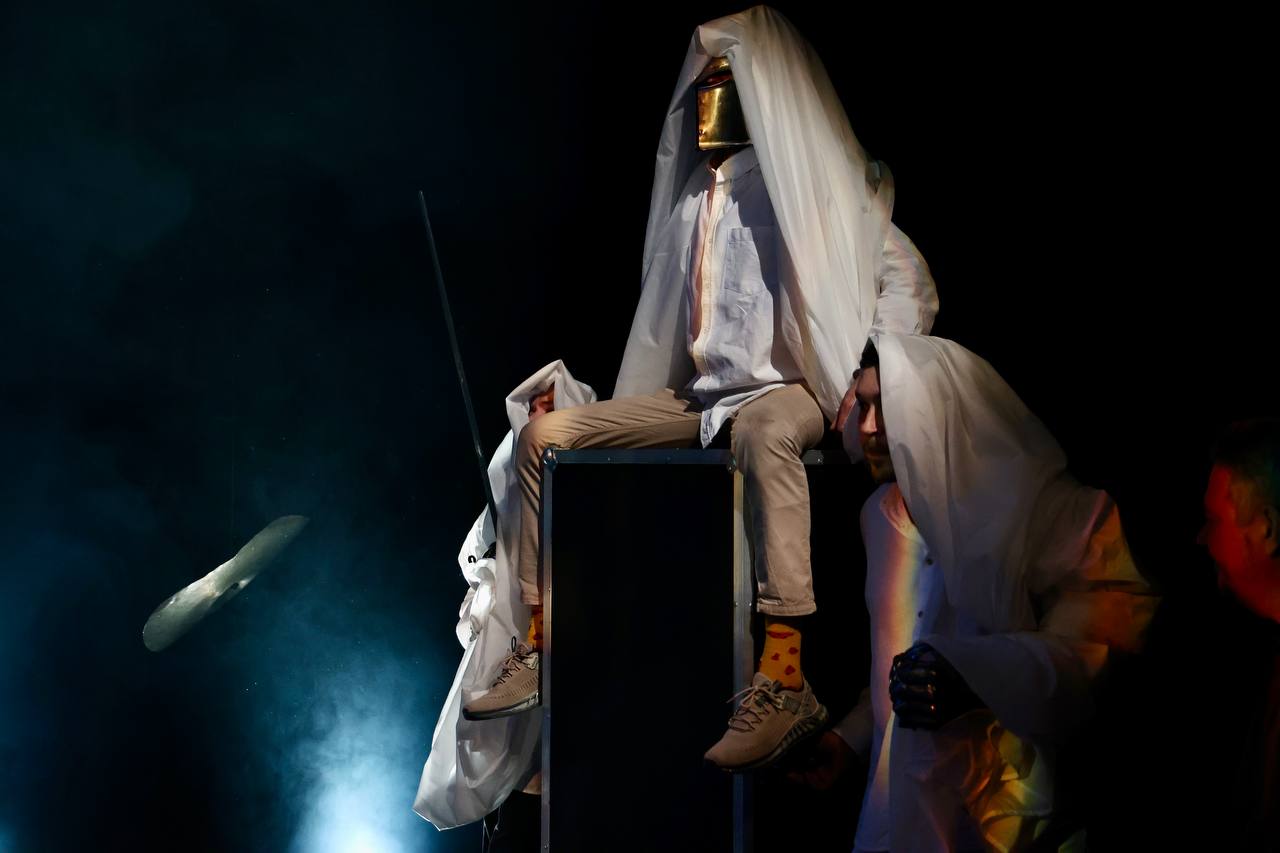 Взрослую сказку по пьесе Карло Гоцци представил челябинцам Камерный театр Взрослую сказку по пьесе Карло Гоцци представил челябинцам Камерный театр