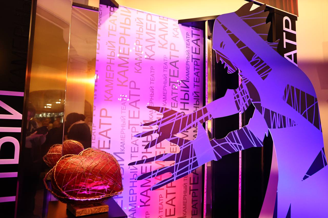 Взрослую сказку по пьесе Карло Гоцци представил челябинцам Камерный театр Взрослую сказку по пьесе Карло Гоцци представил челябинцам Камерный театр