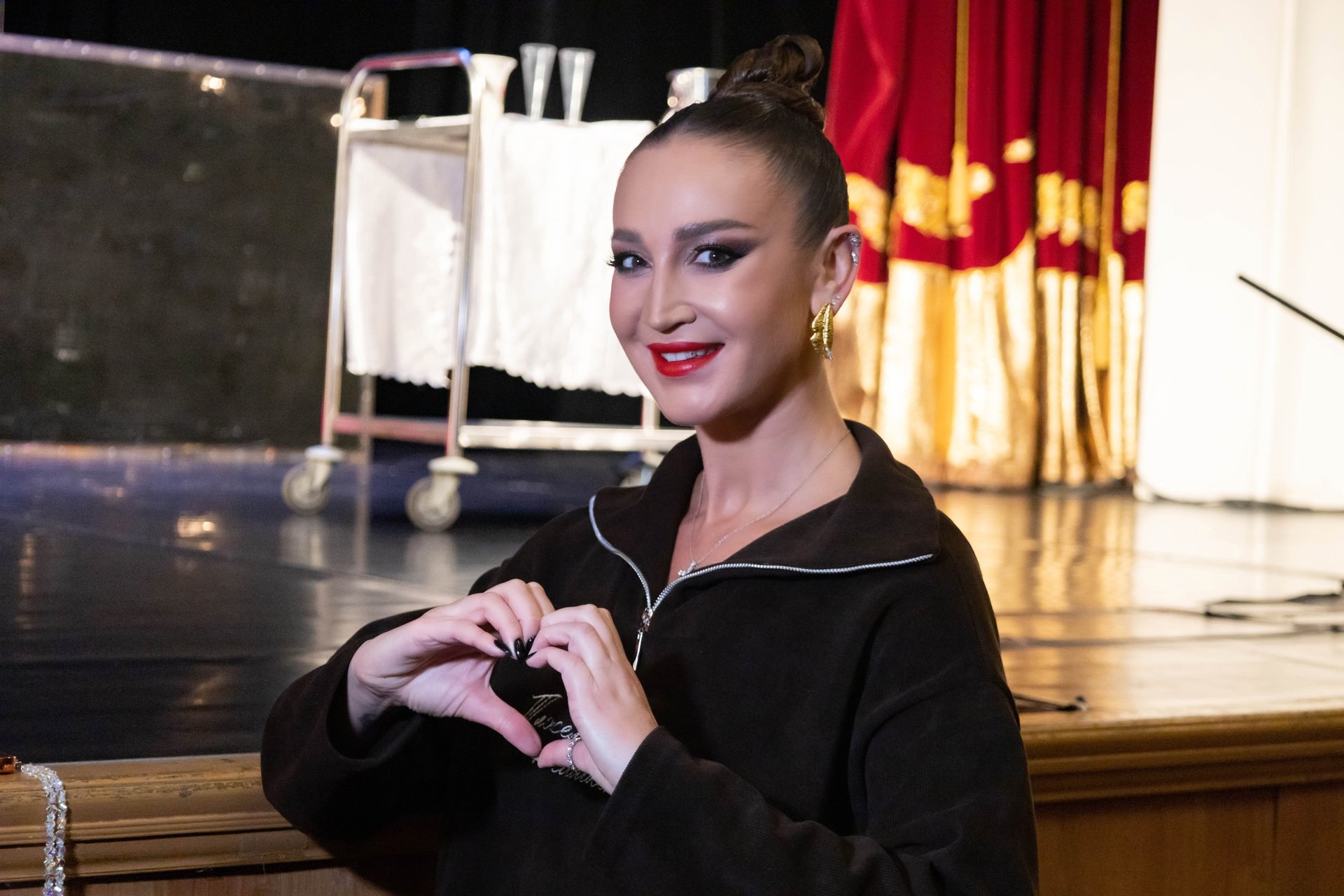 «Это большое событие в кинематографе»: Бузова пригласила челябинцев на премьеру комедии «Равиоли Оли»