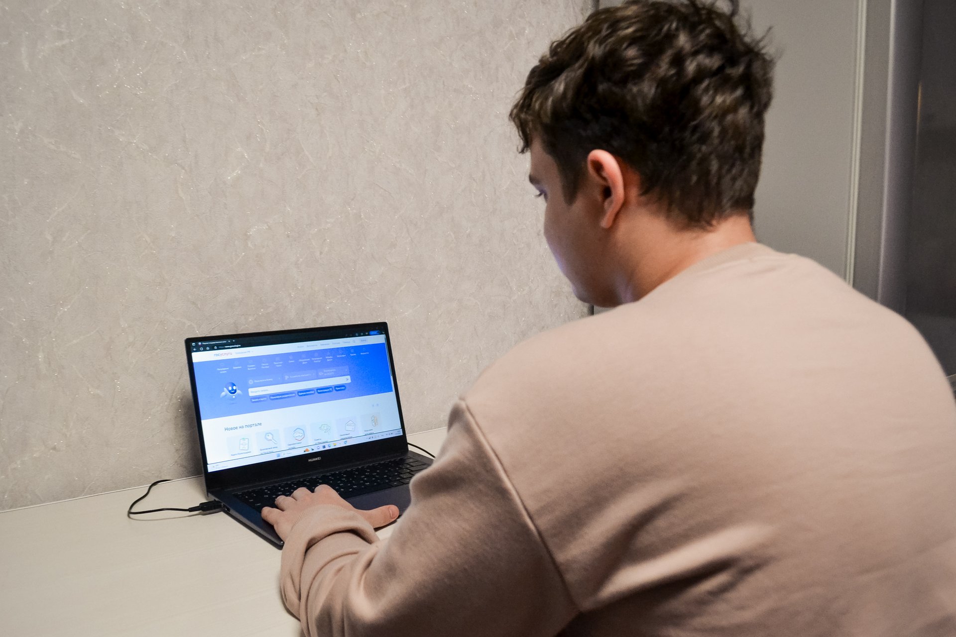 Южноуральцы перестали стоять в очередях: жители региона подали 24 миллиона заявлений на электронные госуслуги