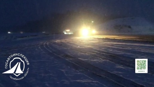 1564 км автодороги Москва - Челябинск в районе города Аша идет сильный снег