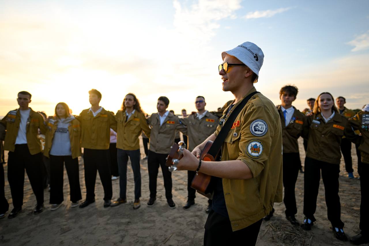 Дмитрий Чернышенко, Валерий Фальков и Григорий Гуров поздравили Российские студенческие отряды с днем их основания Дмитрий Чернышенко, Валерий Фальков и Григорий Гуров поздравили Российские студенческие отряды с днем их основания