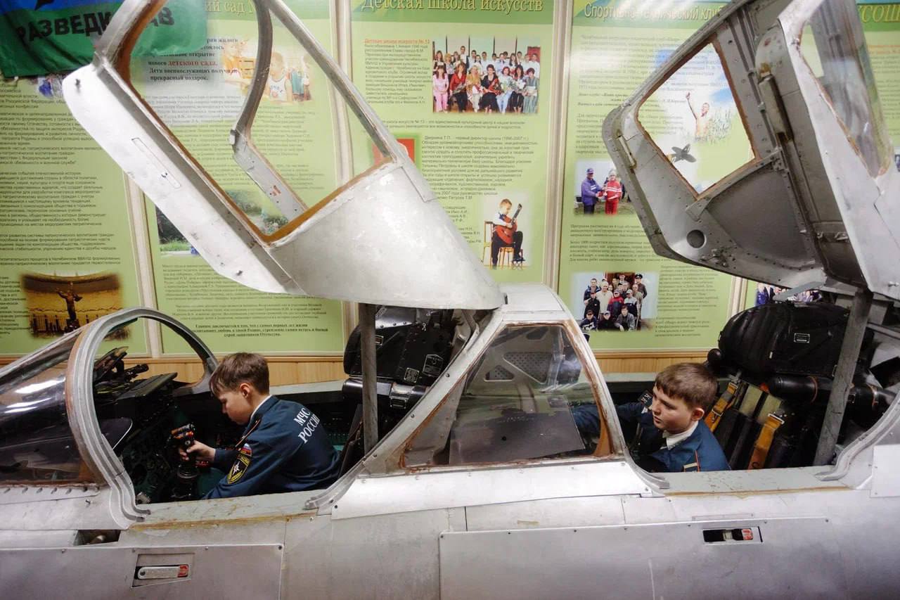 Школьники из Челябинской области на один день стали курсантами ЧВВАКУШа Школьники из Челябинской области на один день стали курсантами ЧВВАКУШа