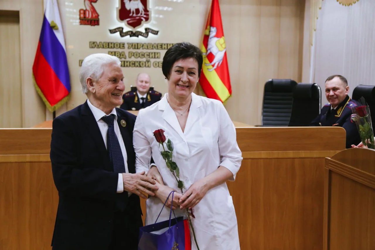 Генерал-лейтенант полиции Сергей Космачев поздравил сотрудников ведомственной медицинской службы Генерал-лейтенант полиции Сергей Космачев поздравил сотрудников ведомственной медицинской службы