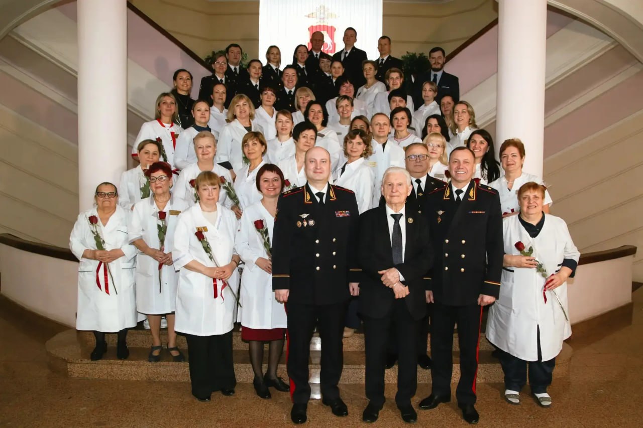 Генерал-лейтенант полиции Сергей Космачев поздравил сотрудников ведомственной медицинской службы Генерал-лейтенант полиции Сергей Космачев поздравил сотрудников ведомственной медицинской службы