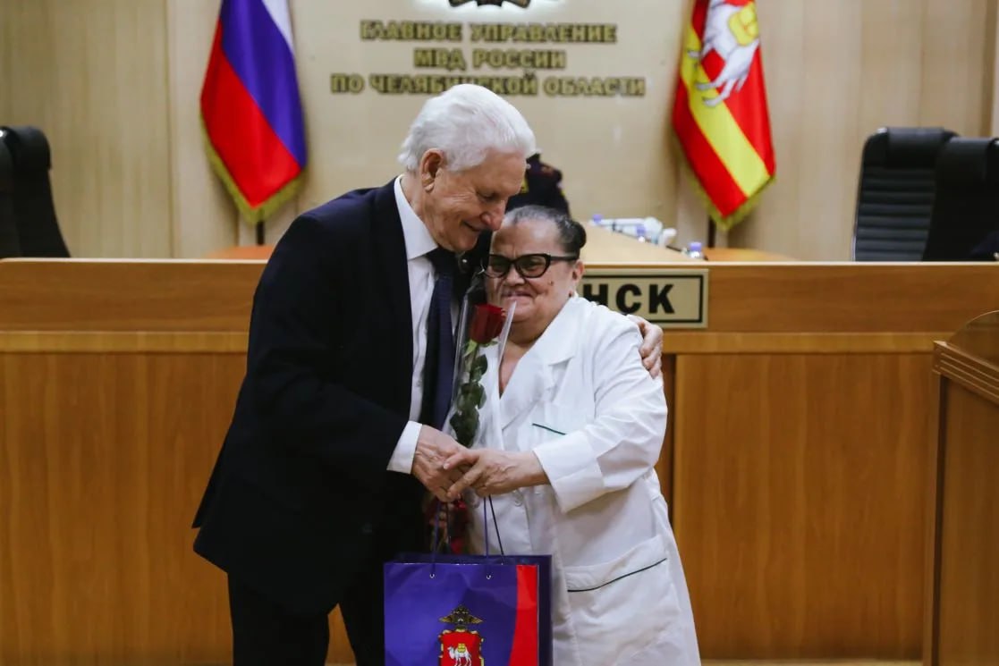 Генерал-лейтенант полиции Сергей Космачев поздравил сотрудников ведомственной медицинской службы Генерал-лейтенант полиции Сергей Космачев поздравил сотрудников ведомственной медицинской службы