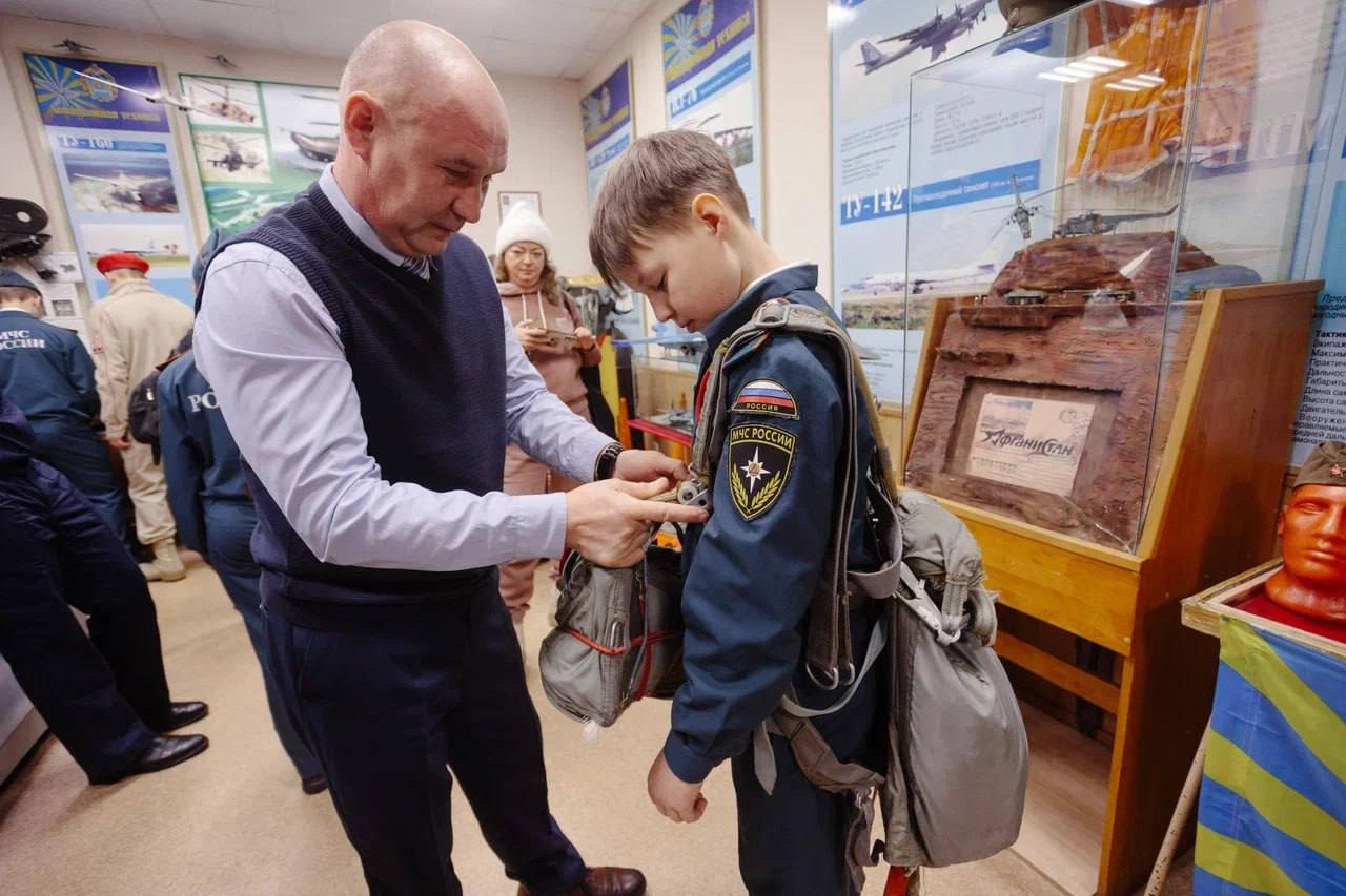 Школьники из Челябинской области на один день стали курсантами ЧВВАКУШа Школьники из Челябинской области на один день стали курсантами ЧВВАКУШа