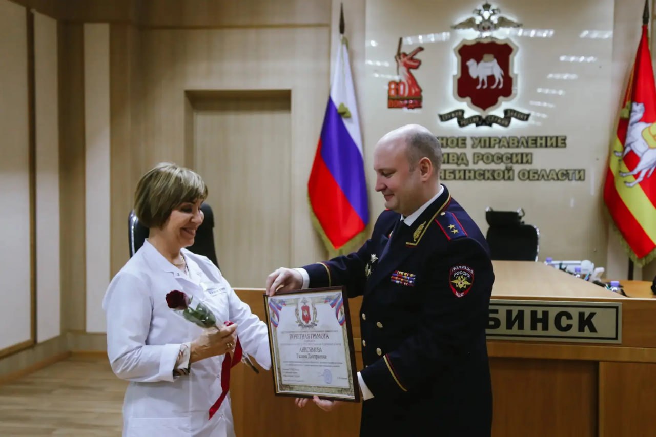 Генерал-лейтенант полиции Сергей Космачев поздравил сотрудников ведомственной медицинской службы Генерал-лейтенант полиции Сергей Космачев поздравил сотрудников ведомственной медицинской службы