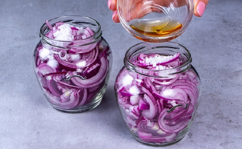 Как приготовить маринованный лук: невероятный вкус и простота