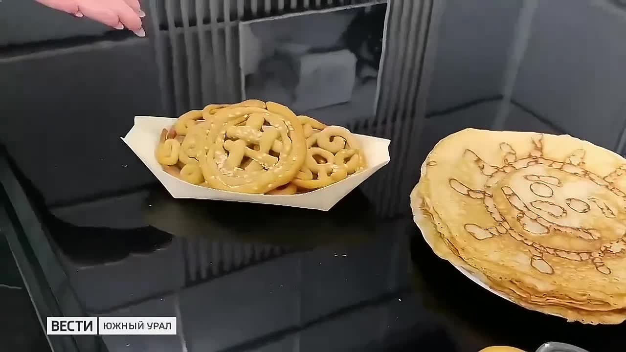 Вкус Масленицы. Как менялись рецепты блинов с древности до наших дней, какие ингридиенты в старину считались "премиальными", чем отличаются блин и блинчик? О народных традициях Масленицы в программе "Юраль" на "Радио России...