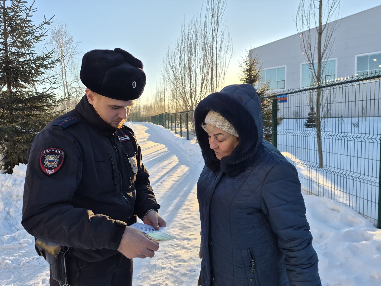 И еще об участии полицейских в акции «День против мошенников» И еще об участии полицейских в акции «День против мошенников»