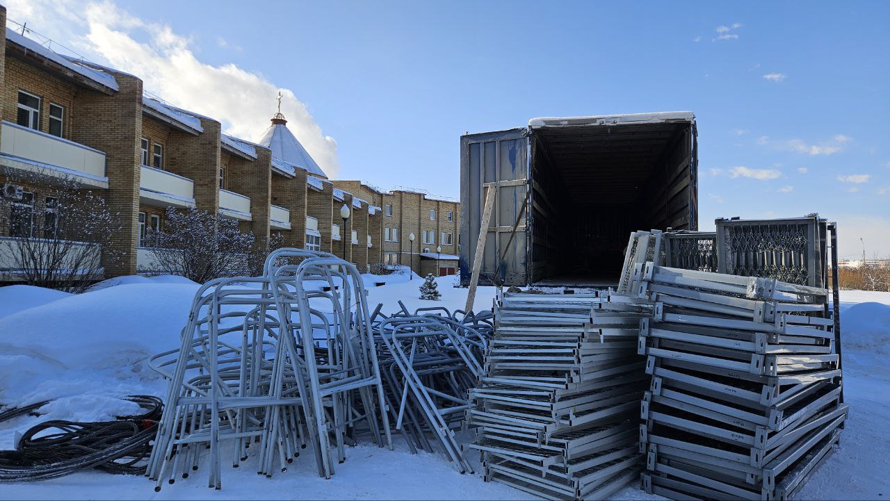 Погрузка 39 гуманитарного груза Погрузка 39 гуманитарного груза