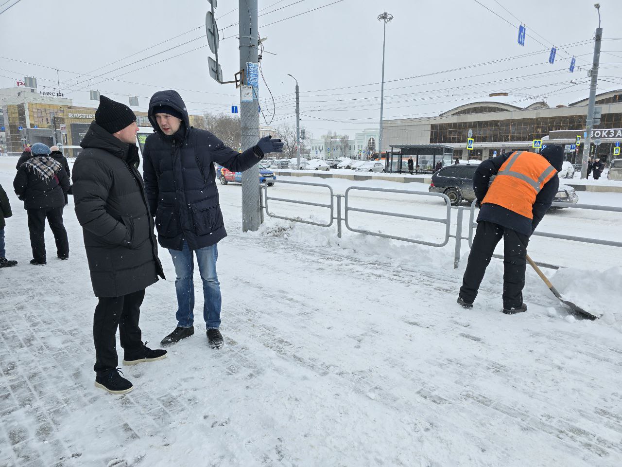 Алексей Лошкин: Устраняем последствия ночной метели в Челябинске и готовимся к продолжительному снегопаду Алексей Лошкин: Устраняем последствия ночной метели в Челябинске и готовимся к продолжительному снегопаду