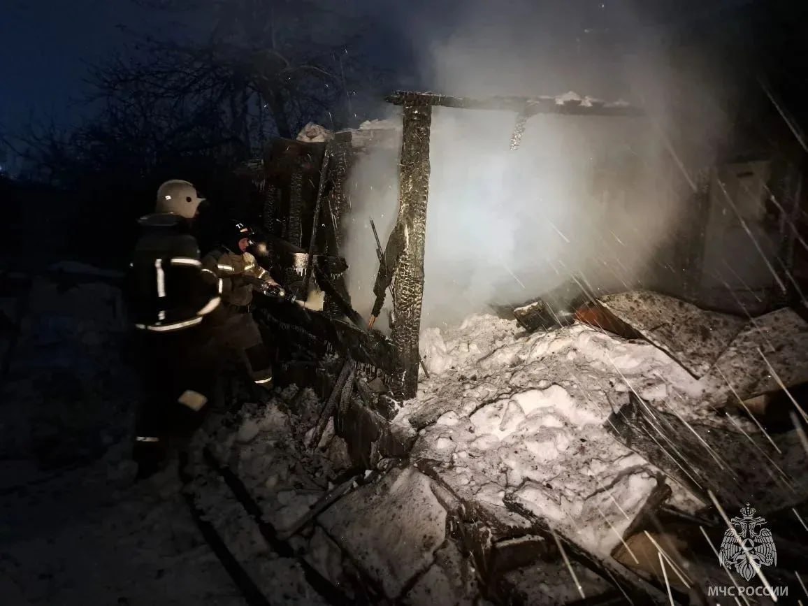 В Пласте пожарные спасли инвалида из горящей веранды