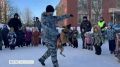 Кинологи привели служебных собак в один из детских садов Челябинска