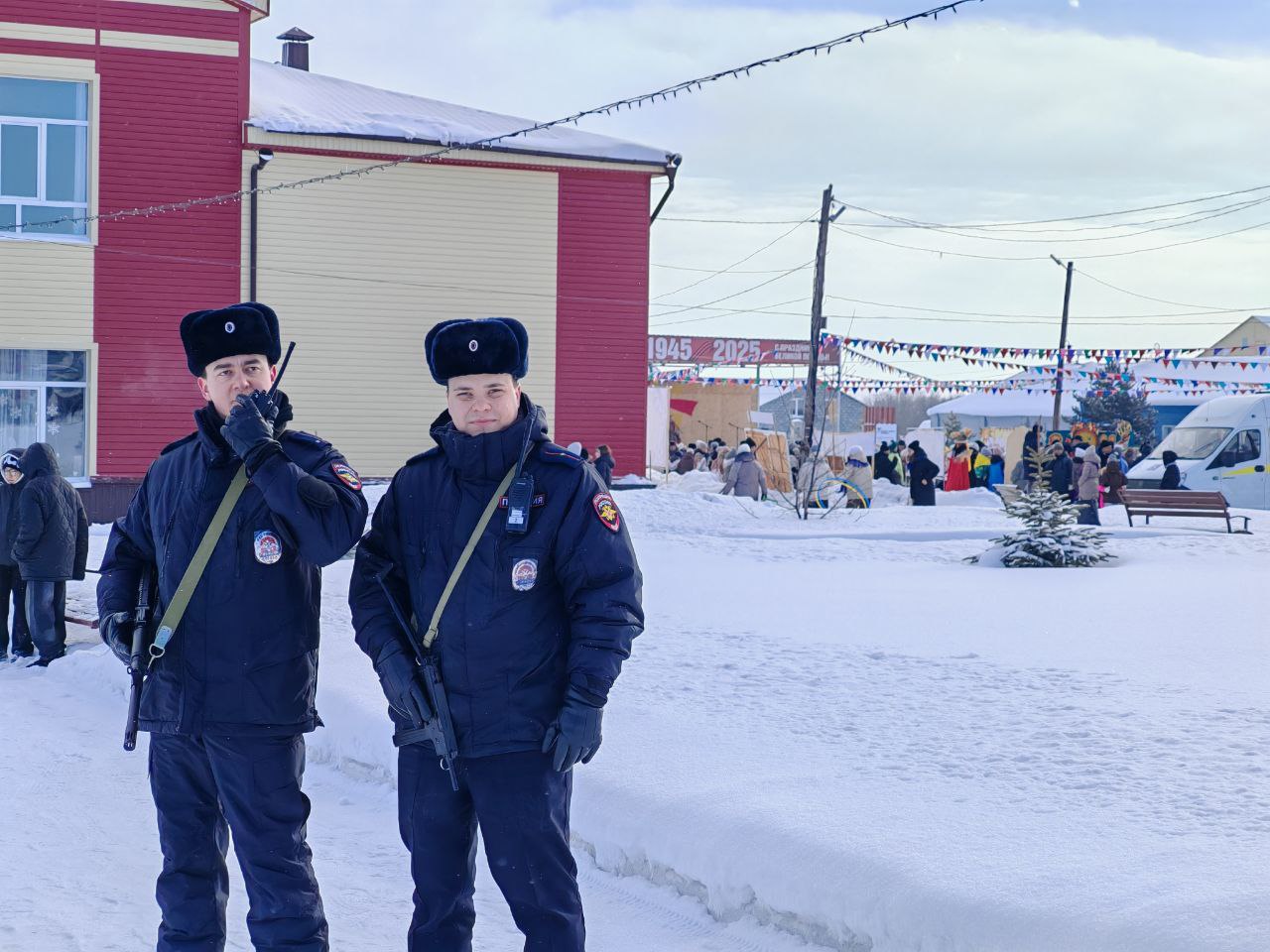 В Челябинской области полицейские обеспечивают охрану общественного порядка в период масленичных гуляний В Челябинской области полицейские обеспечивают охрану общественного порядка в период масленичных гуляний